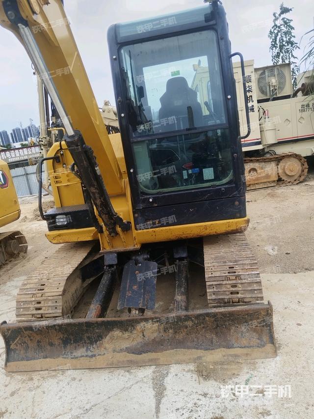 大臂整体 右侧(工作和回转装置) 大臂整体 右侧(工作和回转装置)