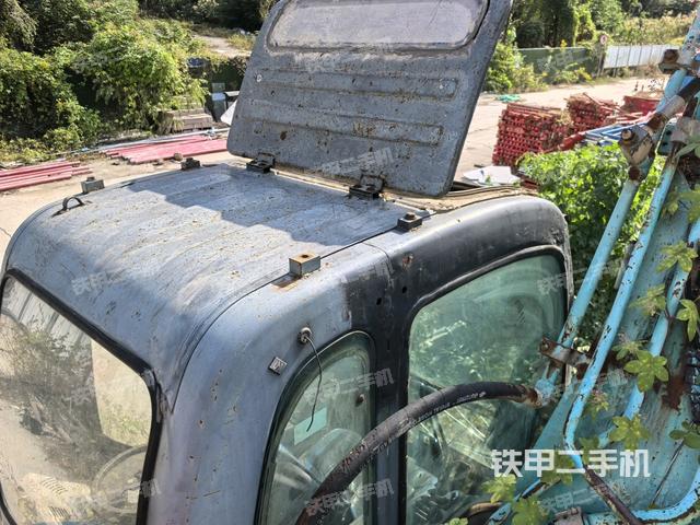 駕駛室頂部(整機外觀) 駕駛室頂部(整機外觀)
