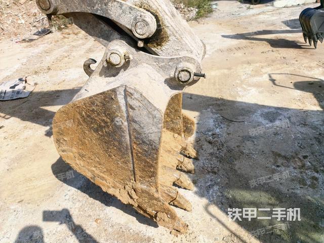 铲斗45度(工作和回转装置) 铲斗45度(工作和回转装置)