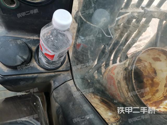 右側(cè)玻璃角標(biāo)(駕駛室部分) 右側(cè)玻璃角標(biāo)(駕駛室部分)