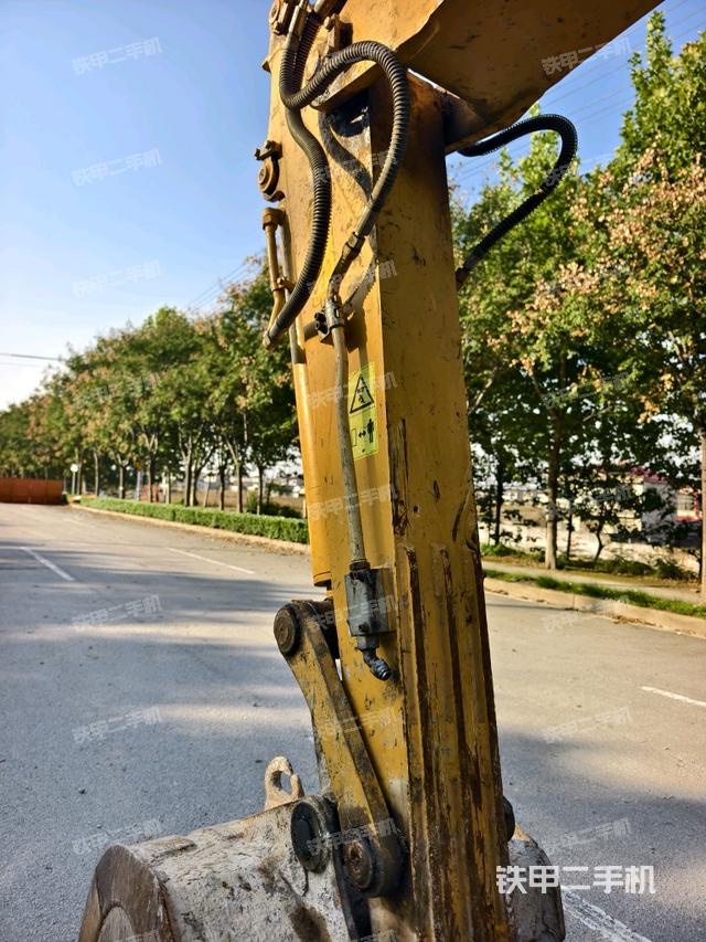 小臂整体左后(工作和回转装置) 小臂整体左后(工作和回转装置)