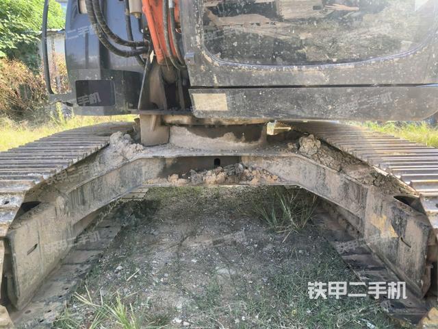 轉(zhuǎn)盤和下車架正前(工作和回轉(zhuǎn)裝置) 轉(zhuǎn)盤和下車架正前(工作和回轉(zhuǎn)裝置)