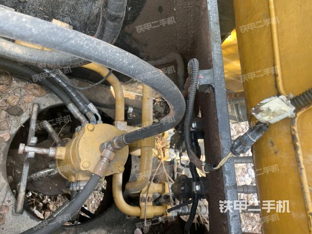 中央回轉(zhuǎn)接頭特寫（上車部件）