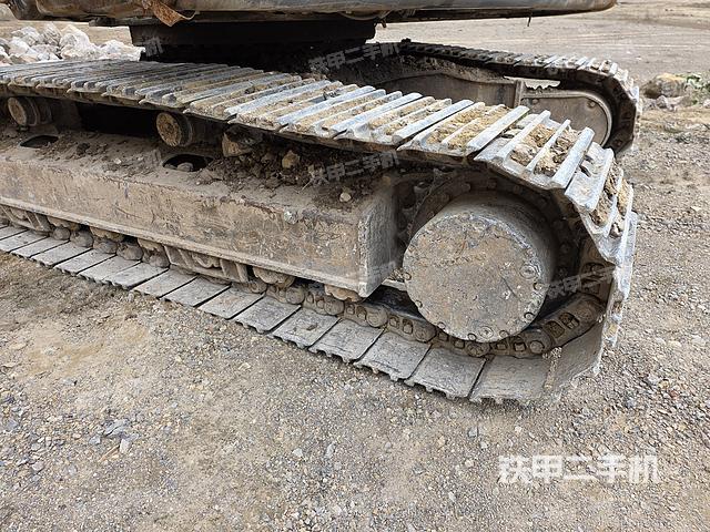 单侧履带整体(整机外观) 单侧履带整体(整机外观)