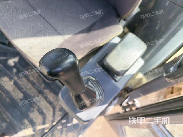 座椅左侧控制台/音响/含左手柄(驾驶室部分) 座椅左侧控制台/音响/含左手柄(驾驶室部分)
