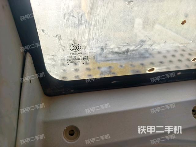 后窗玻璃角標(biāo)(駕駛室部分) 后窗玻璃角標(biāo)(駕駛室部分)