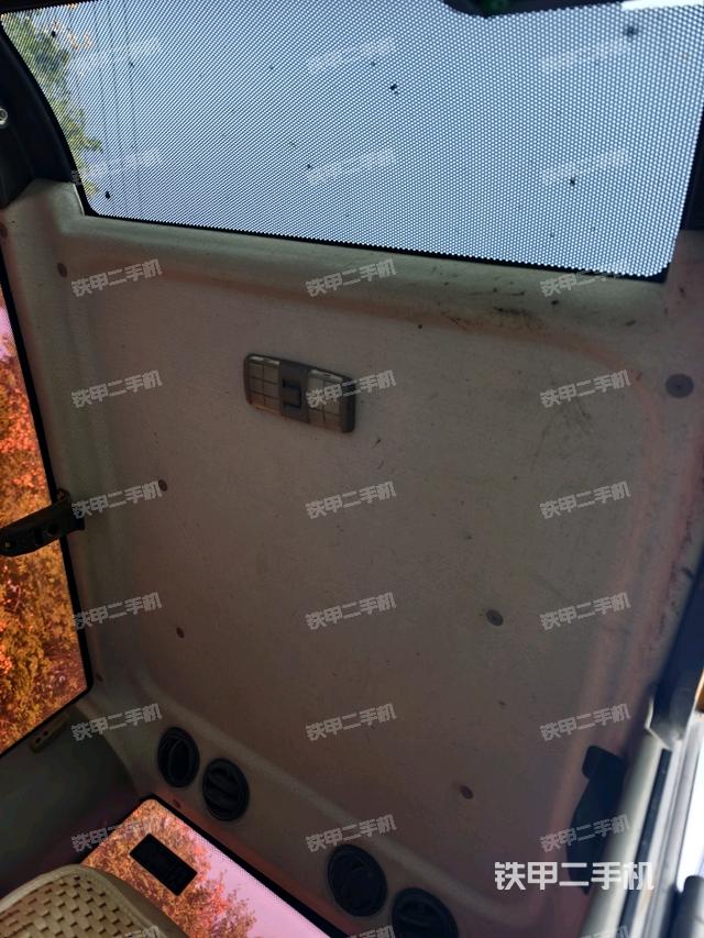 顶棚整体(驾驶室部分) 顶棚整体(驾驶室部分)