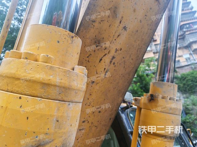 轉(zhuǎn)盤(pán)和下車(chē)架正前(工作和回轉(zhuǎn)裝置) 轉(zhuǎn)盤(pán)和下車(chē)架正前(工作和回轉(zhuǎn)裝置)
