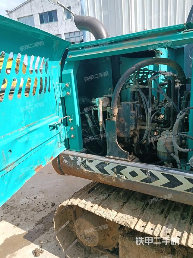 液壓泵艙室正面整體(整機(jī)外觀) 液壓泵艙室正面整體(整機(jī)外觀)