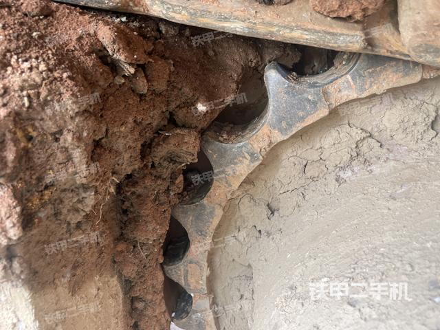 右驅(qū)動輪（行走機(jī)構(gòu)）