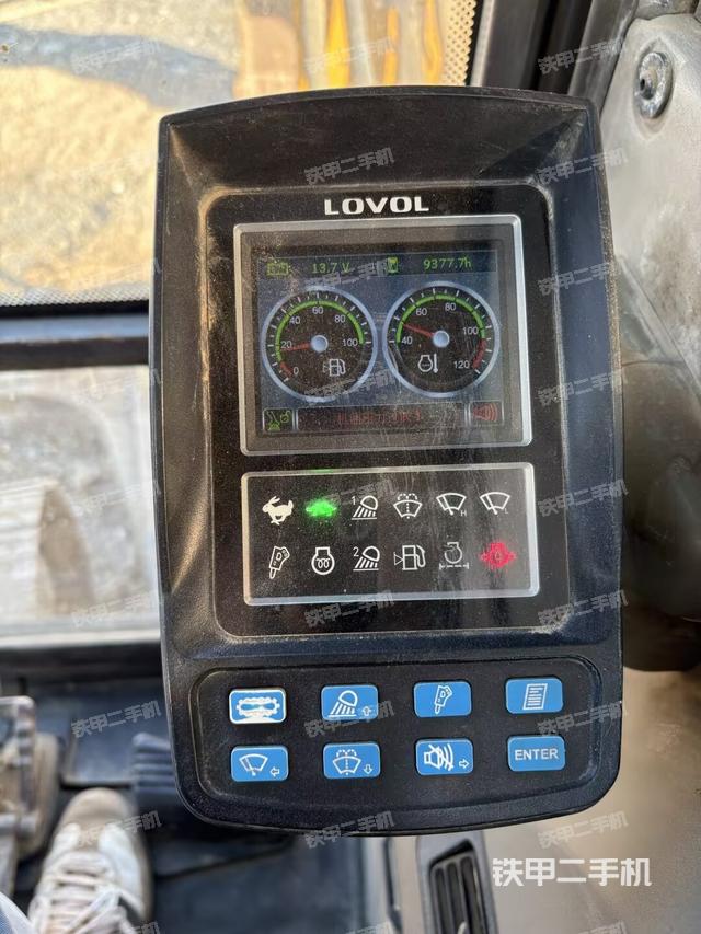 駕駛室整體(整機(jī)外觀) 駕駛室整體(整機(jī)外觀)