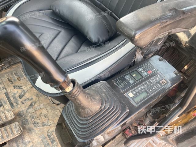 座椅右側(cè)控制臺/鑰匙門/油門/含右手柄（駕駛室部分）