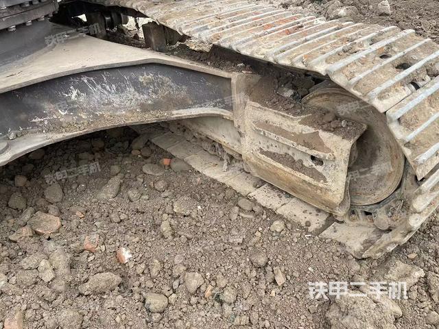 單側(cè)履帶整體(整機外觀) 單側(cè)履帶整體(整機外觀)