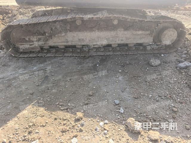 單側(cè)履帶整體(整機(jī)外觀) 單側(cè)履帶整體(整機(jī)外觀)