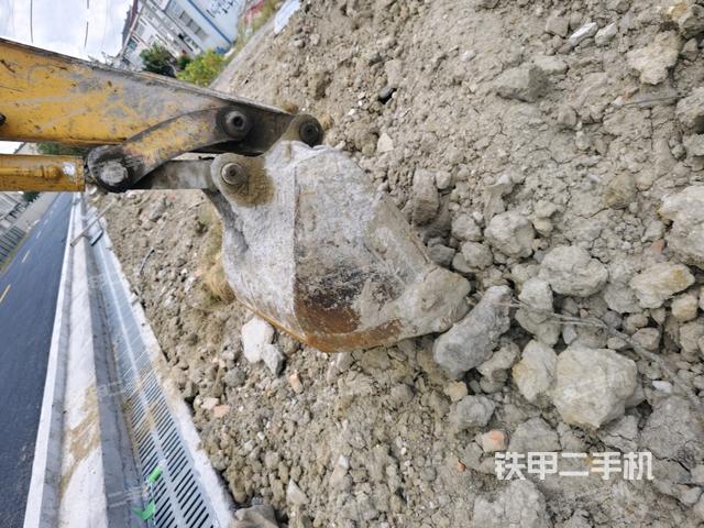 铲斗45度(工作和回转装置) 铲斗45度(工作和回转装置)