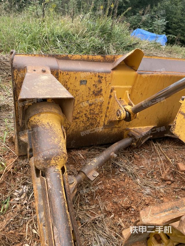 左侧履带全景（推土机底盘及工作装置）