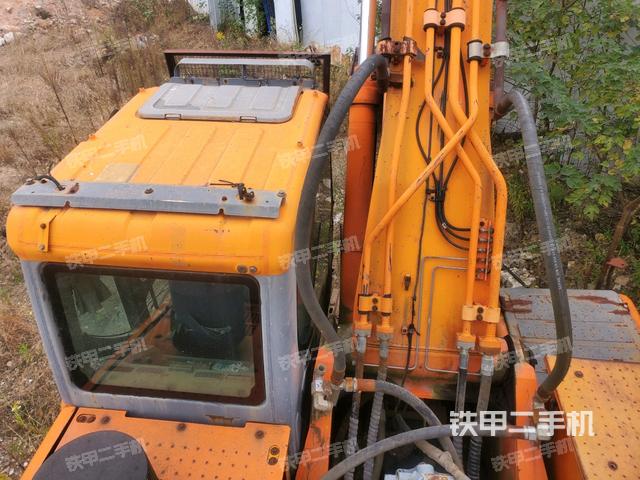 駕駛室頂部(整機外觀) 駕駛室頂部(整機外觀)