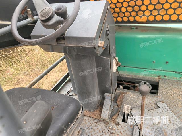 駕駛室內(nèi)部(駕駛室/操作室) 駕駛室內(nèi)部(駕駛室/操作室)