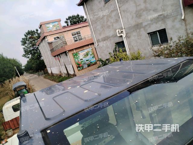 駕駛室頂部(整機(jī)外觀) 駕駛室頂部(整機(jī)外觀)