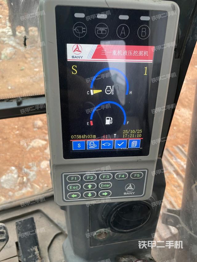 座椅左侧控制台/音响/含左手柄（驾驶室部分）