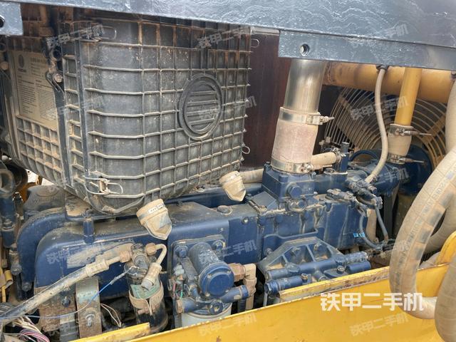 风扇及皮带（推土机发动机舱）