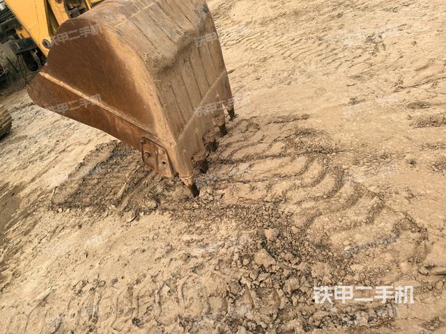 小臂整體左后(工作和回轉(zhuǎn)裝置) 小臂整體左后(工作和回轉(zhuǎn)裝置)