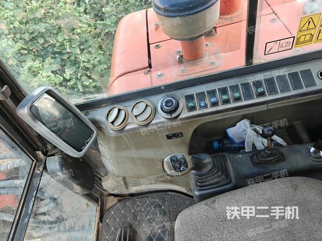 座椅左側(cè)控制臺(tái)/音響/含左手柄(駕駛室部分) 座椅左側(cè)控制臺(tái)/音響/含左手柄(駕駛室部分)