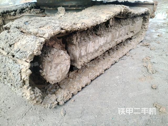 單側(cè)履帶整體(整機(jī)外觀) 單側(cè)履帶整體(整機(jī)外觀)