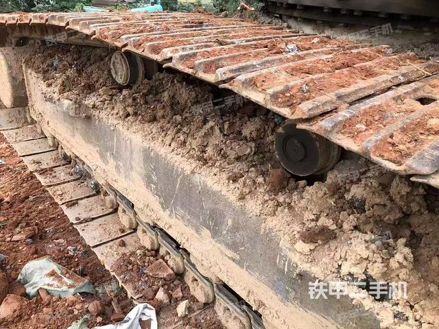 左側(cè)履帶整體?(行走機(jī)構(gòu)) 左側(cè)履帶整體?(行走機(jī)構(gòu))