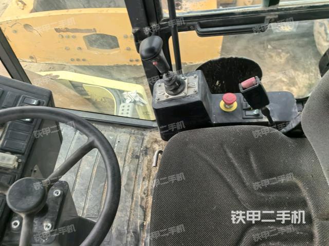 仪表盘全景(压路机驾驶室) 仪表盘全景(压路机驾驶室)