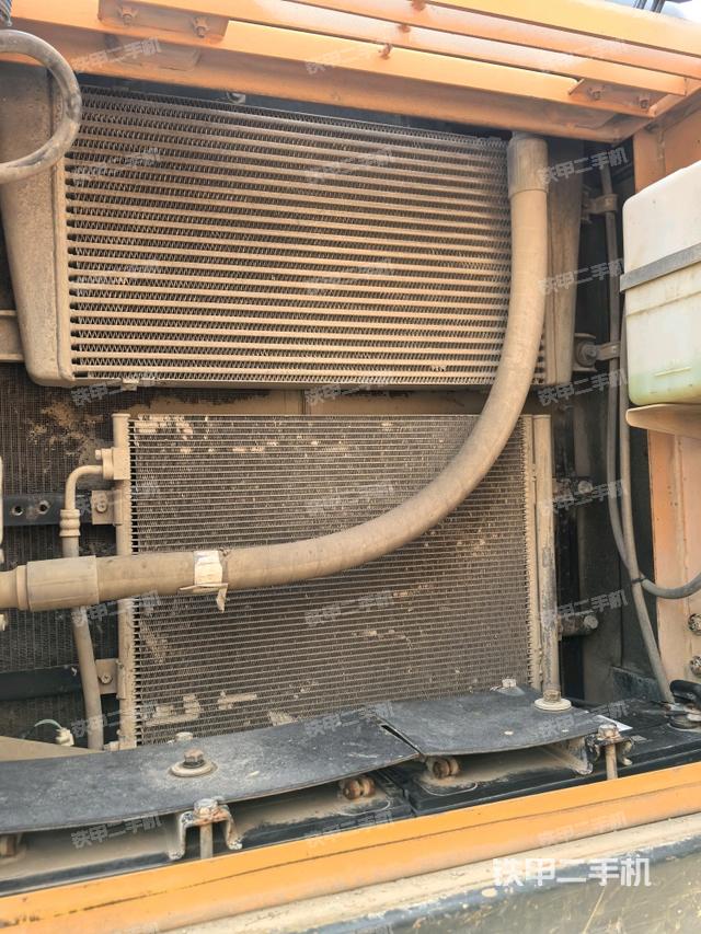 散熱器正面(大件艙室) 散熱器正面(大件艙室)