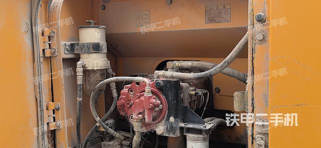 液壓泵艙室正面整體(整機(jī)外觀) 液壓泵艙室正面整體(整機(jī)外觀)