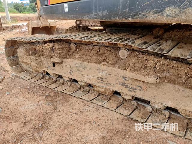左側(cè)履帶整體?(行走機(jī)構(gòu)) 左側(cè)履帶整體?(行走機(jī)構(gòu))