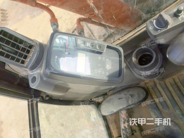 显示屏 (驾驶室部分) 显示屏 (驾驶室部分)