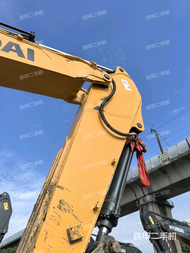 小臂整体左后(工作和回转装置) 小臂整体左后(工作和回转装置)