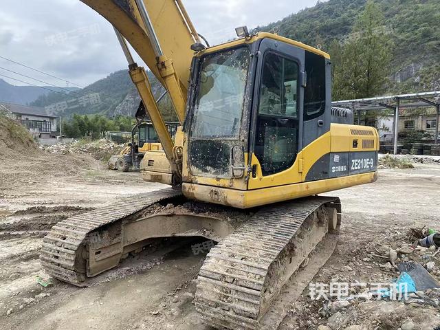 中聯(lián)重科ZE210E-9挖掘機