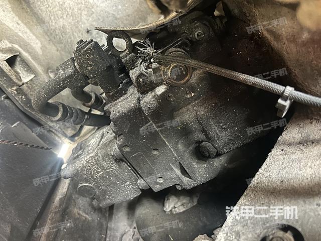 液壓泵艙室正面整體(整機外觀) 液壓泵艙室正面整體(整機外觀)