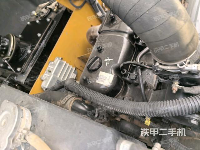 风扇及皮带(压路机发动机舱) 风扇及皮带(压路机发动机舱)