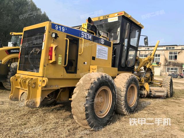 右后45(整機(jī)外觀) 右后45(整機(jī)外觀)