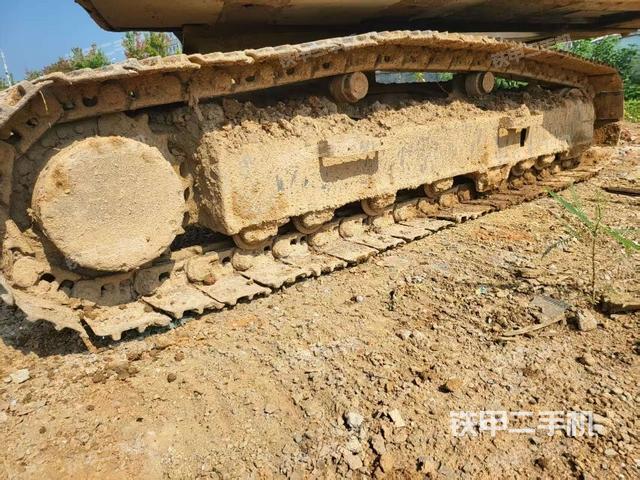 右側(cè)履帶整體(行走機(jī)構(gòu)) 右側(cè)履帶整體(行走機(jī)構(gòu))