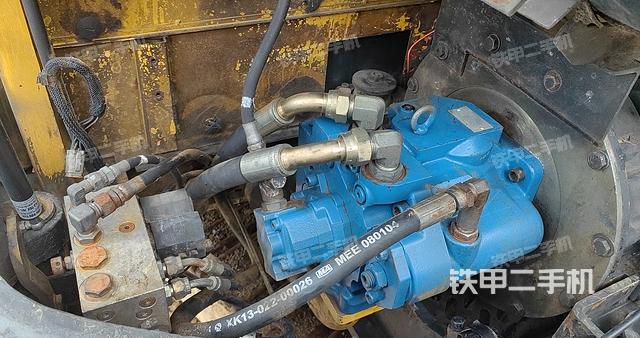 液壓泵艙室正面整體(整機外觀) 液壓泵艙室正面整體(整機外觀)