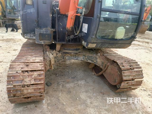 轉(zhuǎn)盤和下車架正前(工作和回轉(zhuǎn)裝置) 轉(zhuǎn)盤和下車架正前(工作和回轉(zhuǎn)裝置)