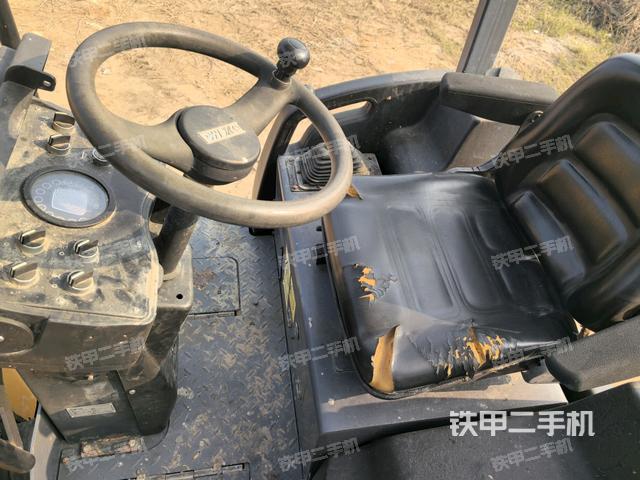 后玻璃角标(压路机驾驶室) 后玻璃角标(压路机驾驶室)