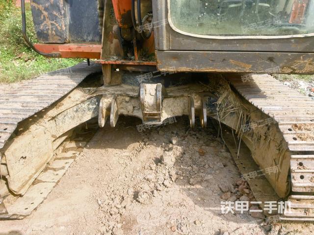 转盘和下车架正前(工作和回转装置) 转盘和下车架正前(工作和回转装置)