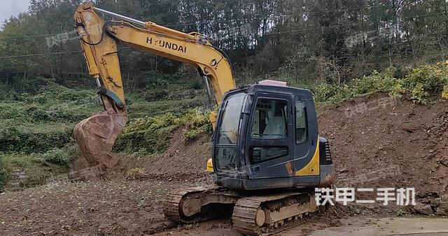 現(xiàn)代R80-7挖掘機