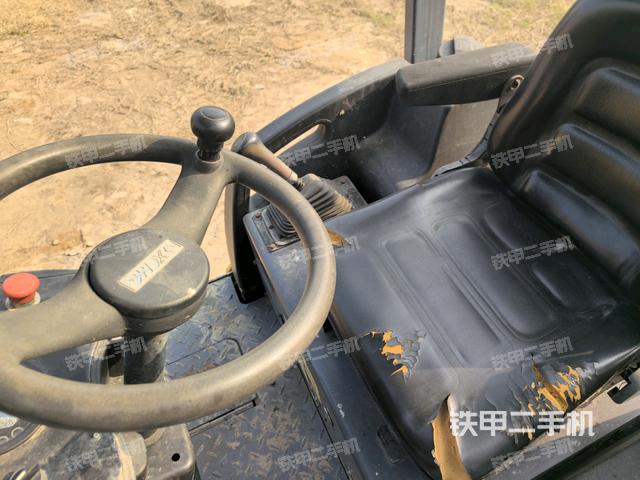 驾驶室外顶全景(压路机驾驶室) 驾驶室外顶全景(压路机驾驶室)