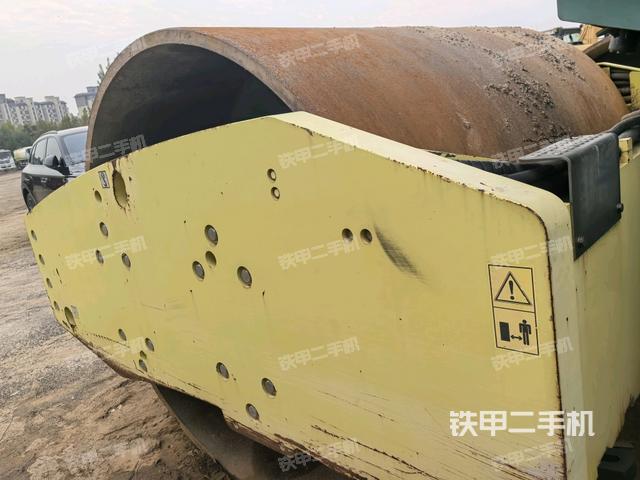 前轮右侧减震块连接及部件(压路机前后车架) 前轮右侧减震块连接及部件(压路机前后车架)