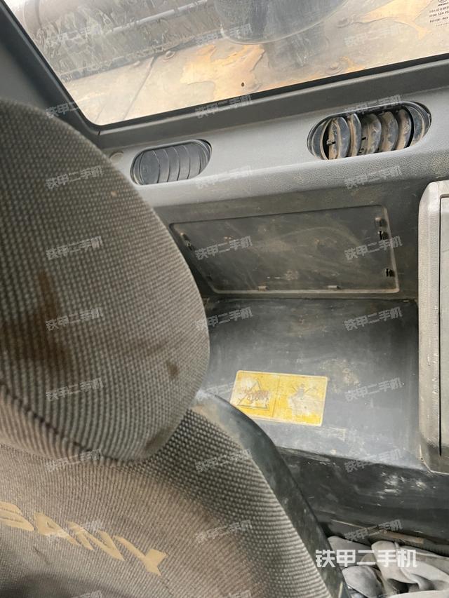 后窗玻璃角标（驾驶室部分）