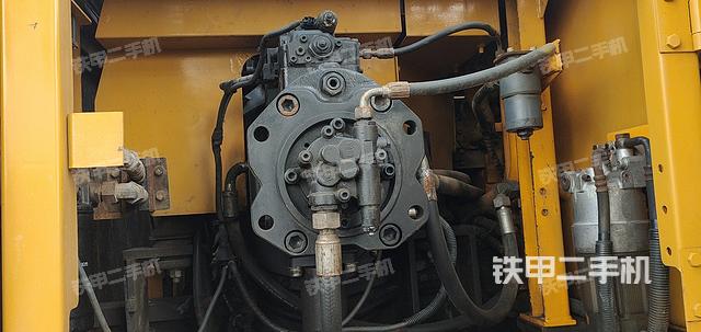 液压泵舱室正面整体(整机外观) 液压泵舱室正面整体(整机外观)