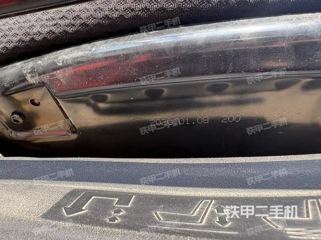 座椅左側(cè)控制臺/音響/含左手柄(駕駛室部分) 座椅左側(cè)控制臺/音響/含左手柄(駕駛室部分)